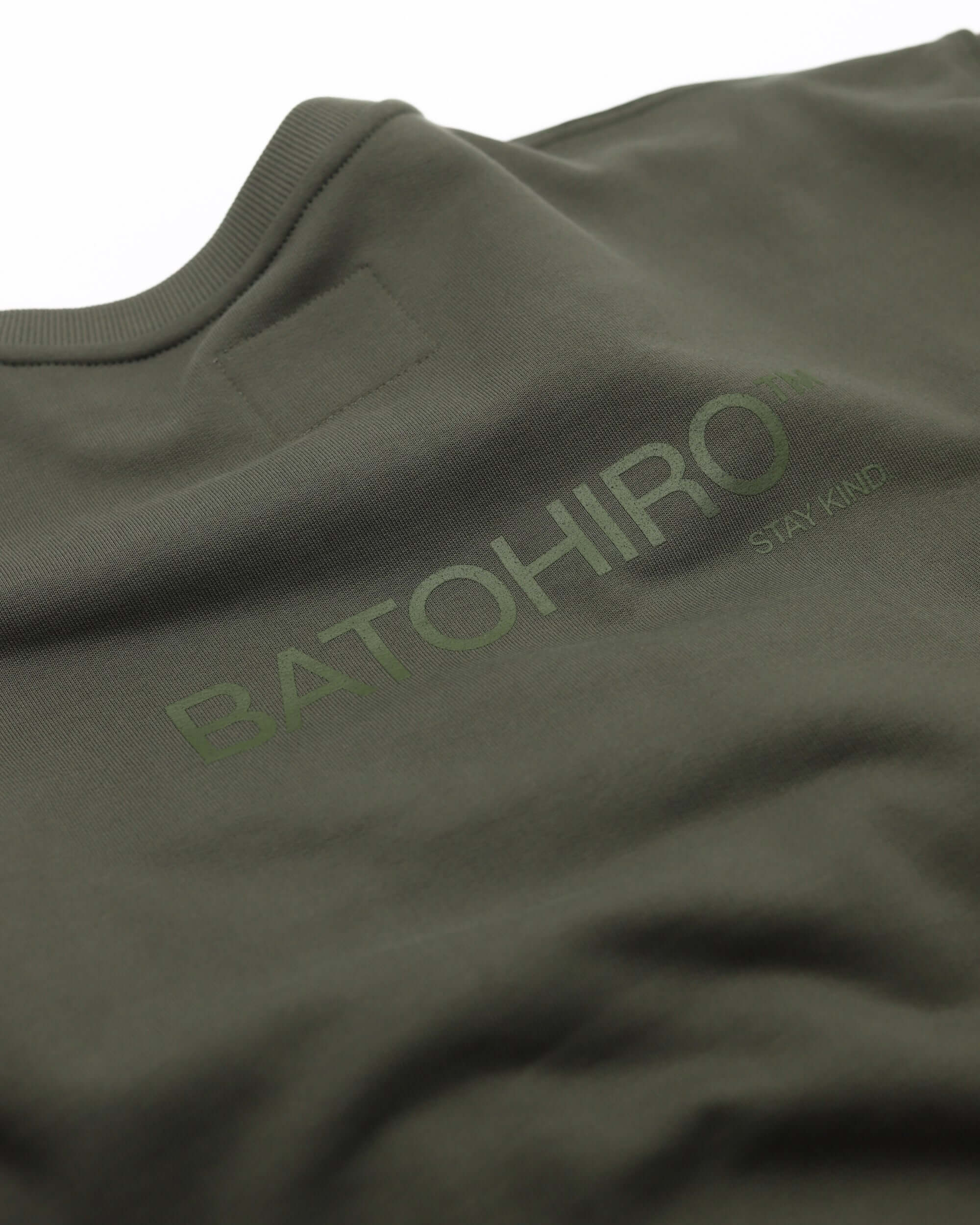Batohiro 343 – Mikina Crewneck Green detail showing logo on the back in green print on olive fabric.