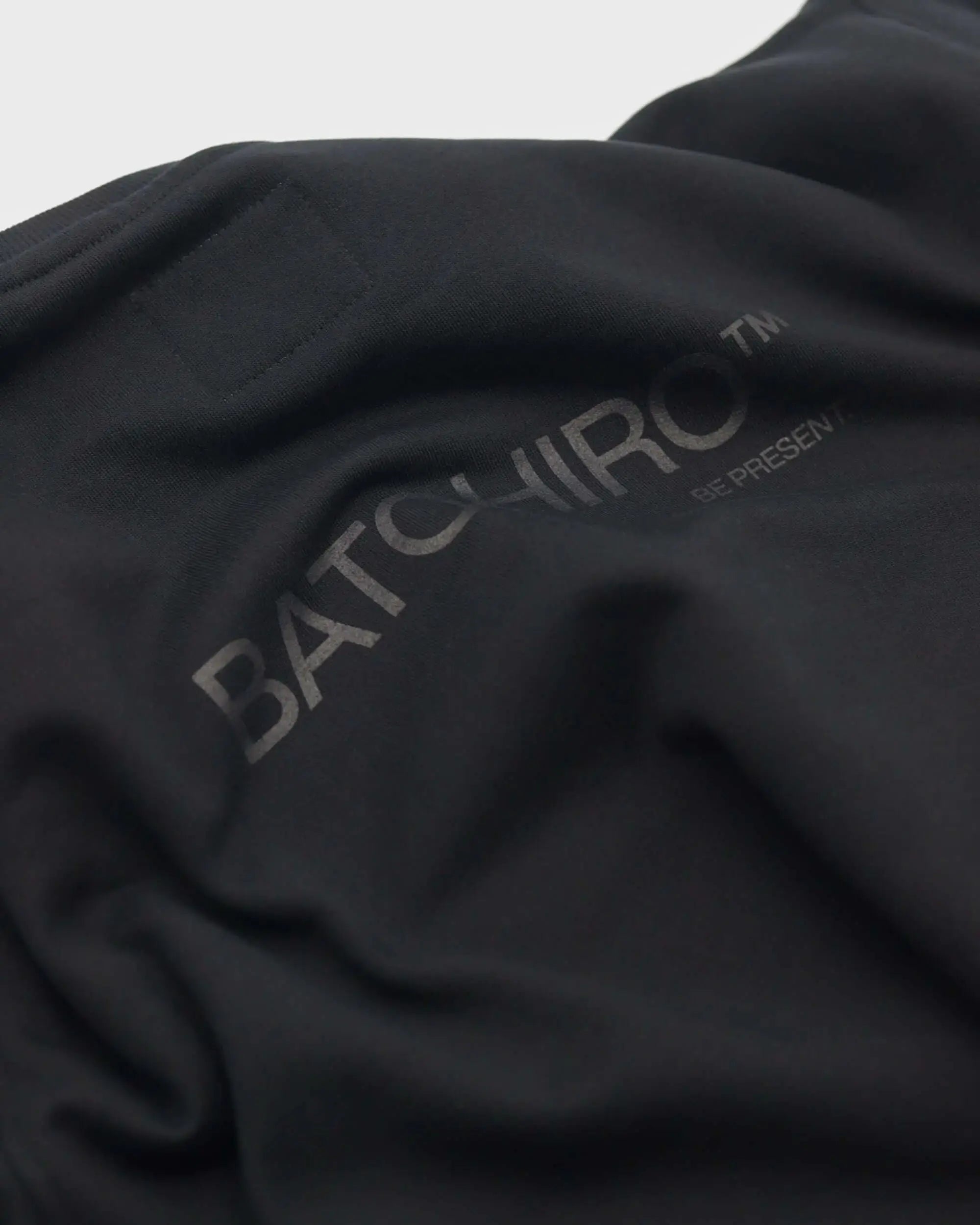 Gekürzter Pullover 343 – Rundhalsausschnitt, schwarzer Rucksack Batohiro