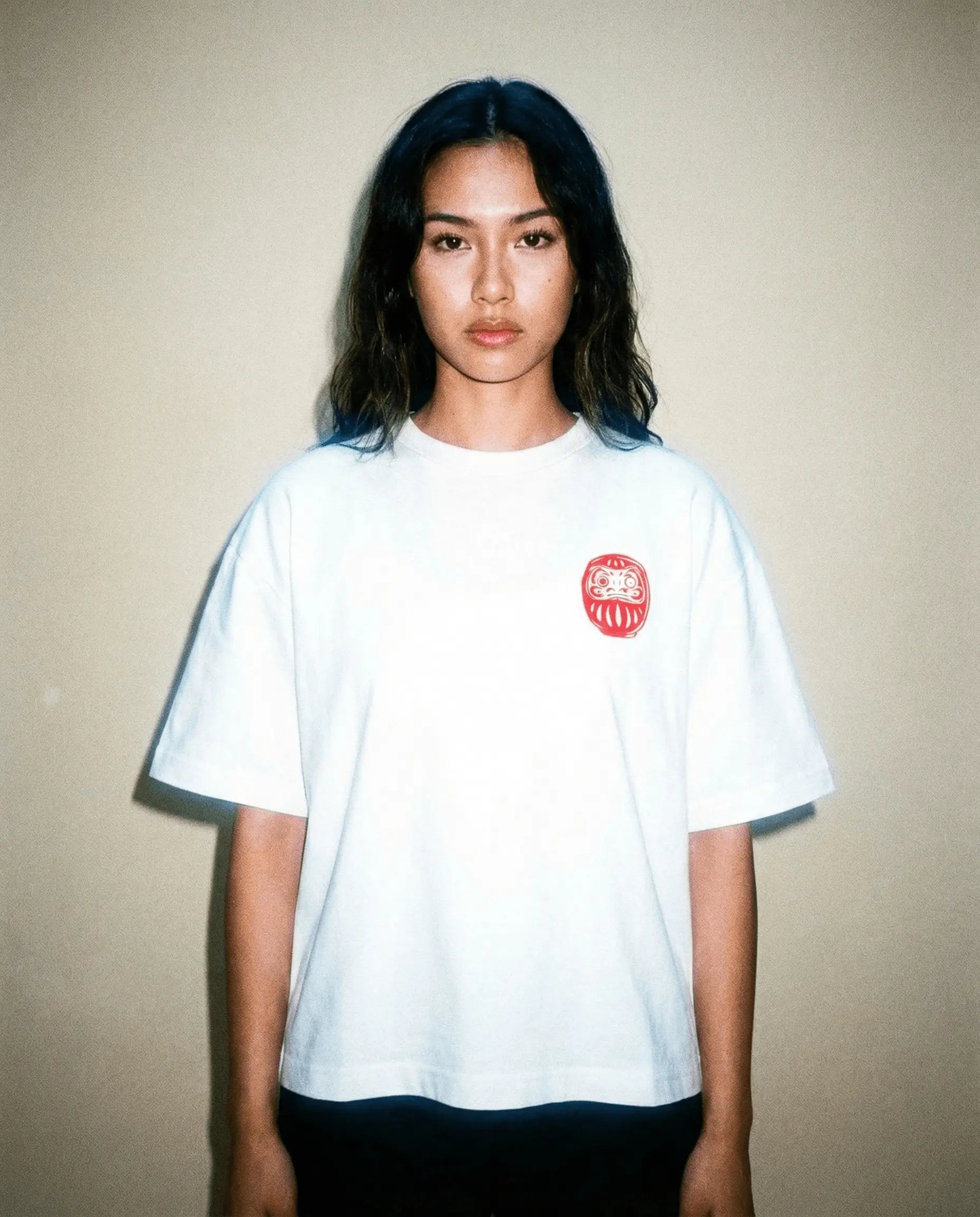 Daruma – Weißes, verkürztes Oversize-T-Shirt Batohiro