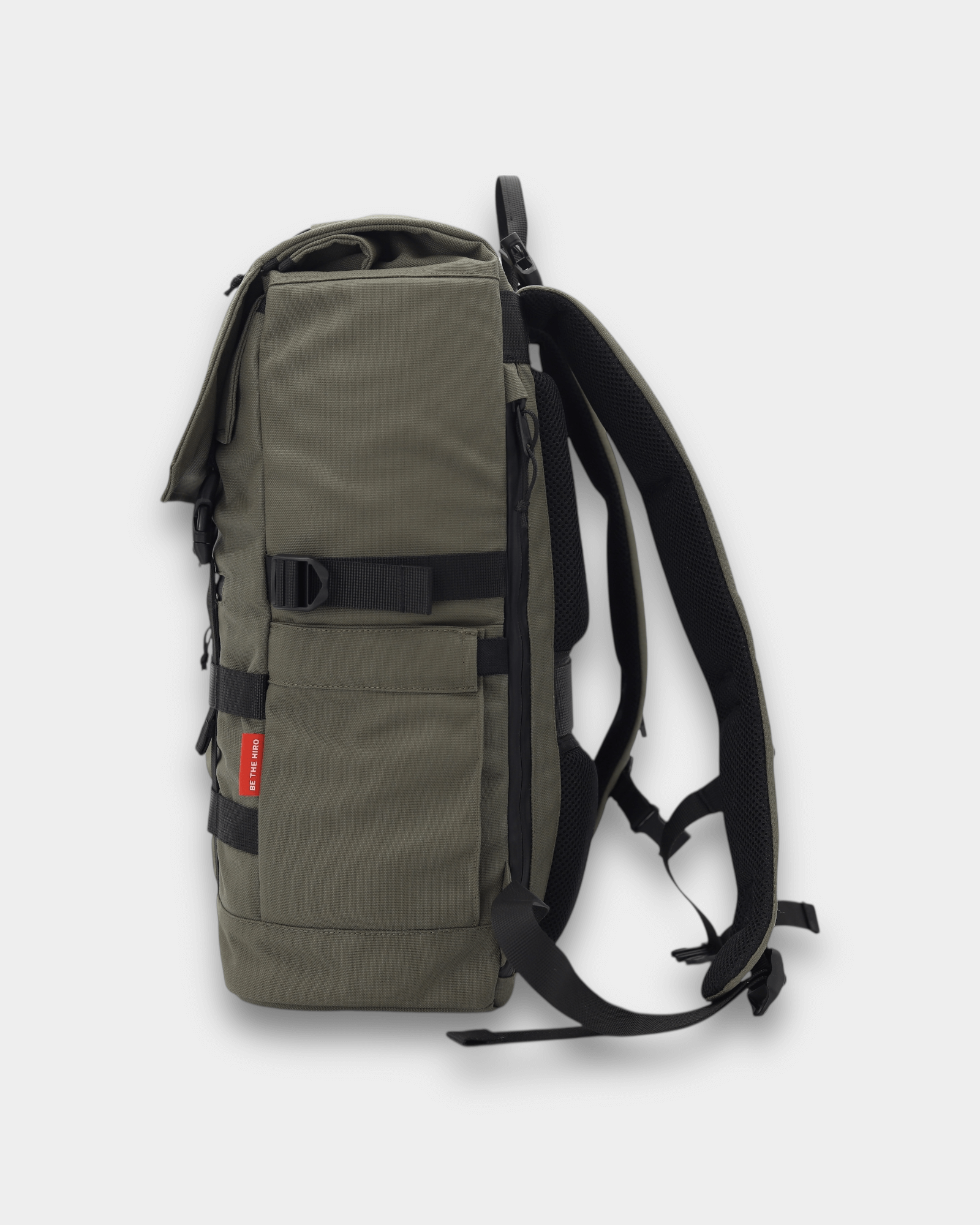 Minato Premium Ranger Green batoh z boku s polstrovanými popruhy a úložnými kapsami.