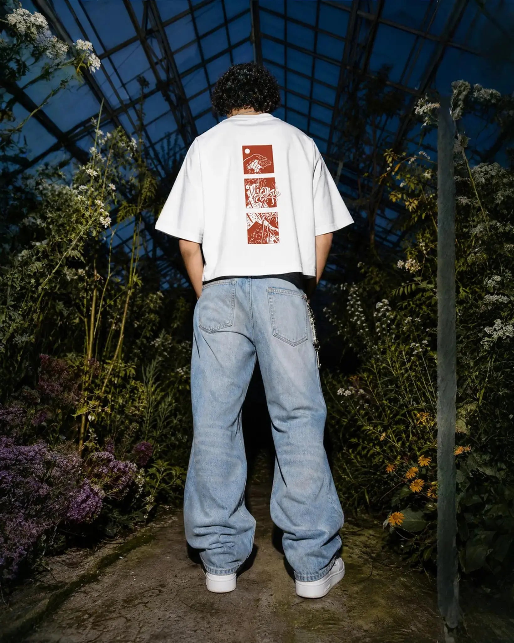 Spider Lily - White Cropped Oversized Tee Batohiro